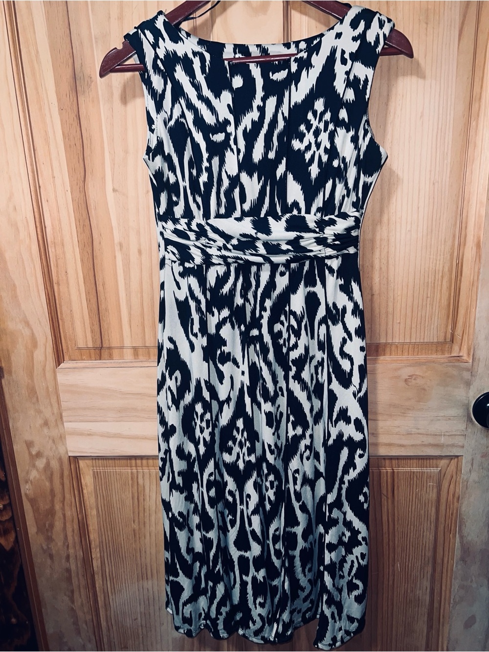 NorthStyle Black and White Sleeveless Midi Dress
